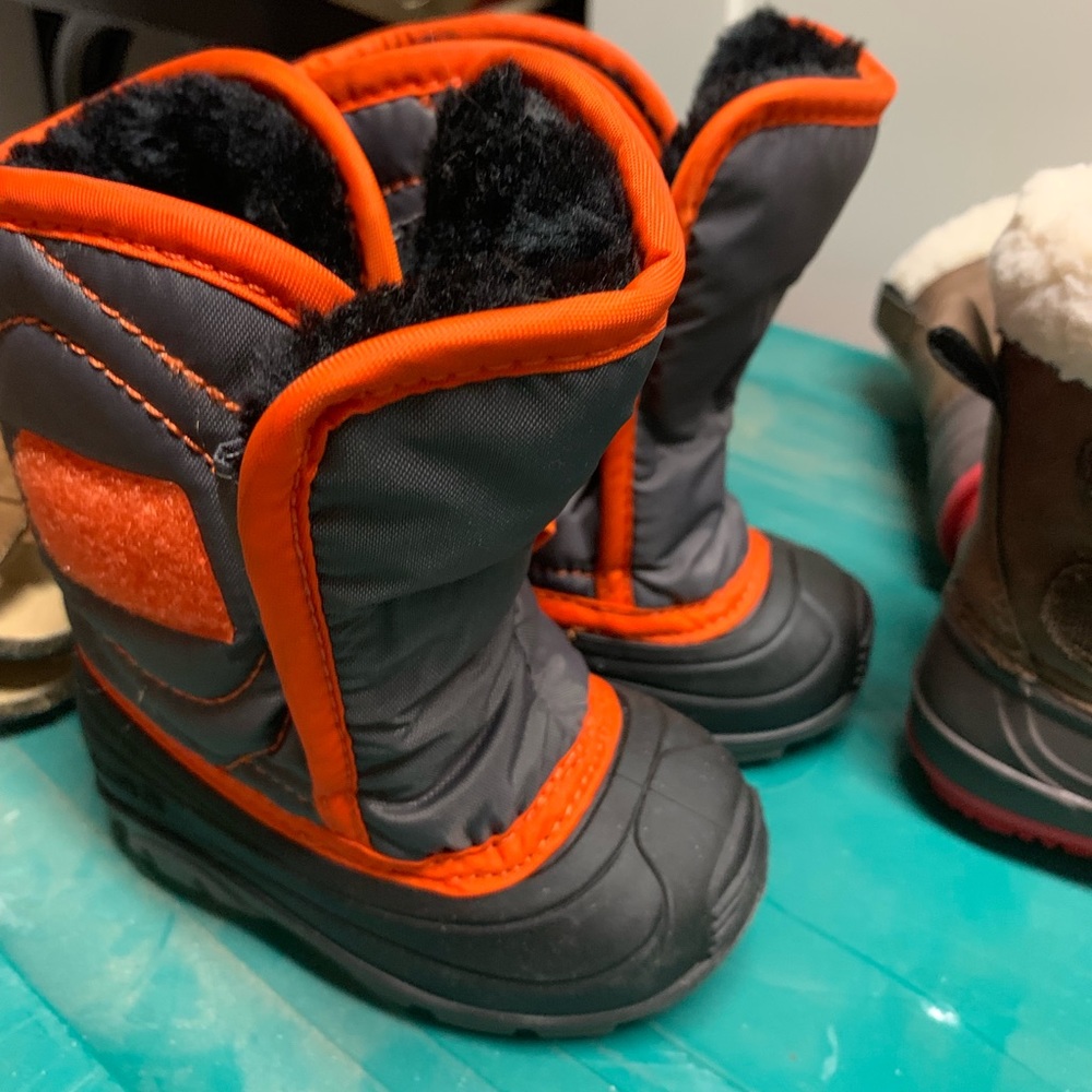Snow boots